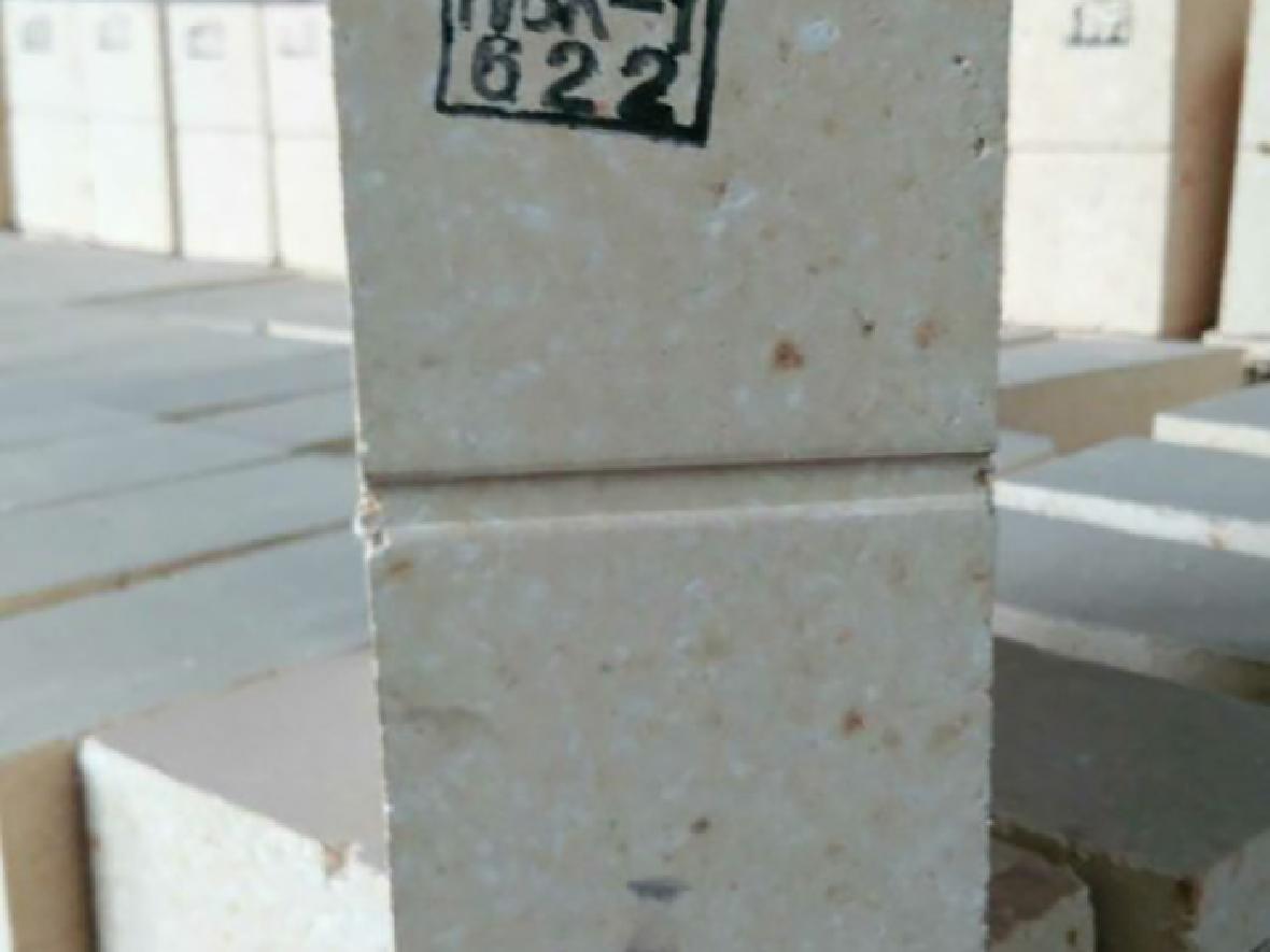 Anti peeling high alumina bricks