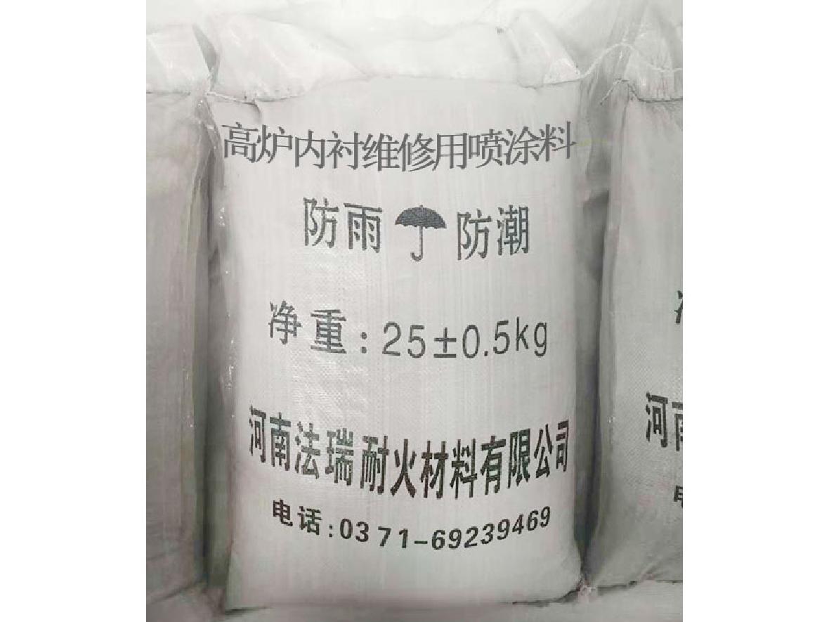 Spray coating for blast furnace lining maintenance