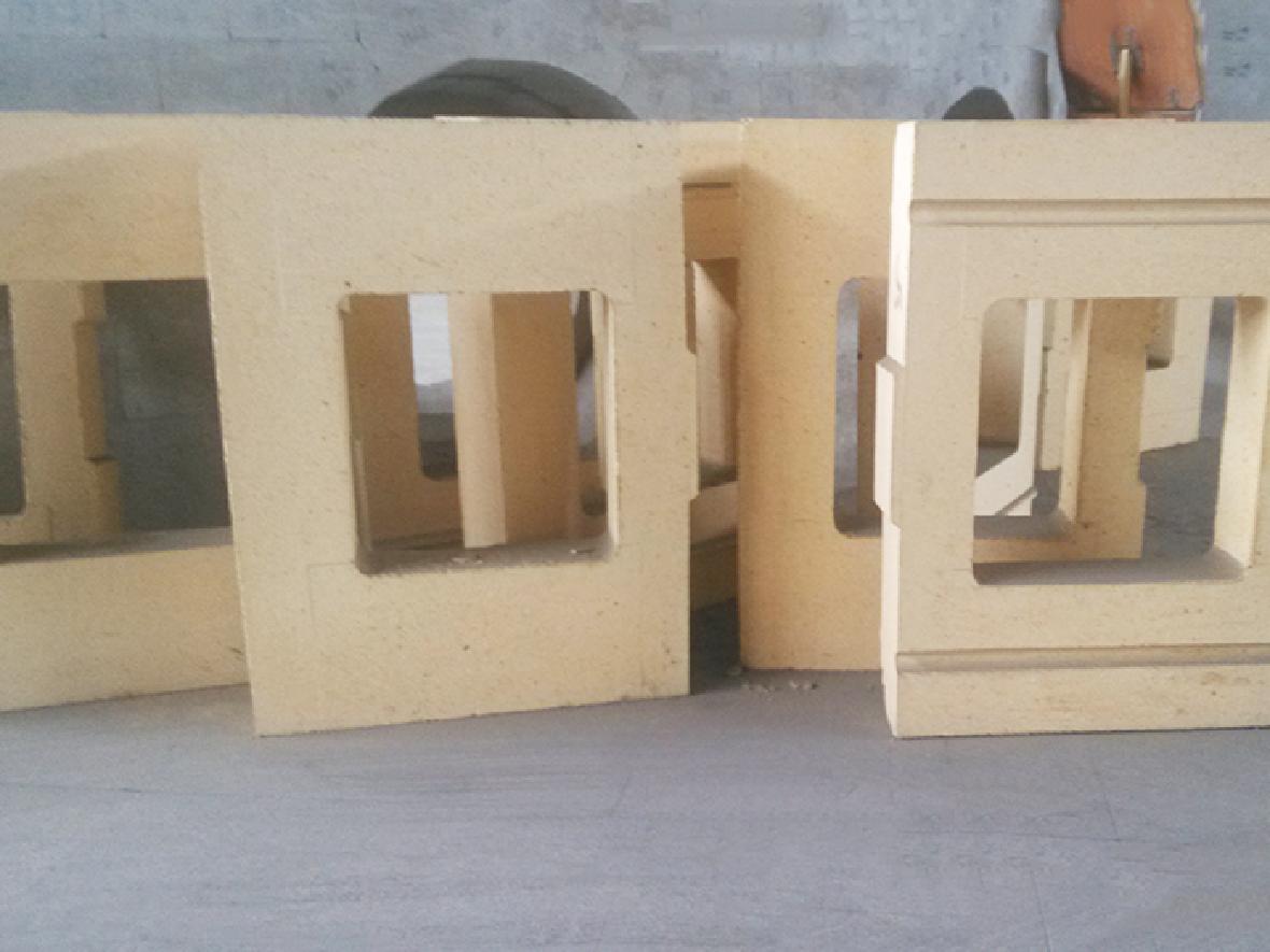 Pellet vertical furnace air guide wall brick