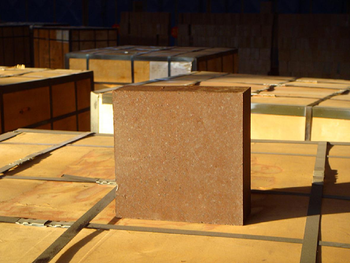 Direct bonding of magnesium chromium bricks