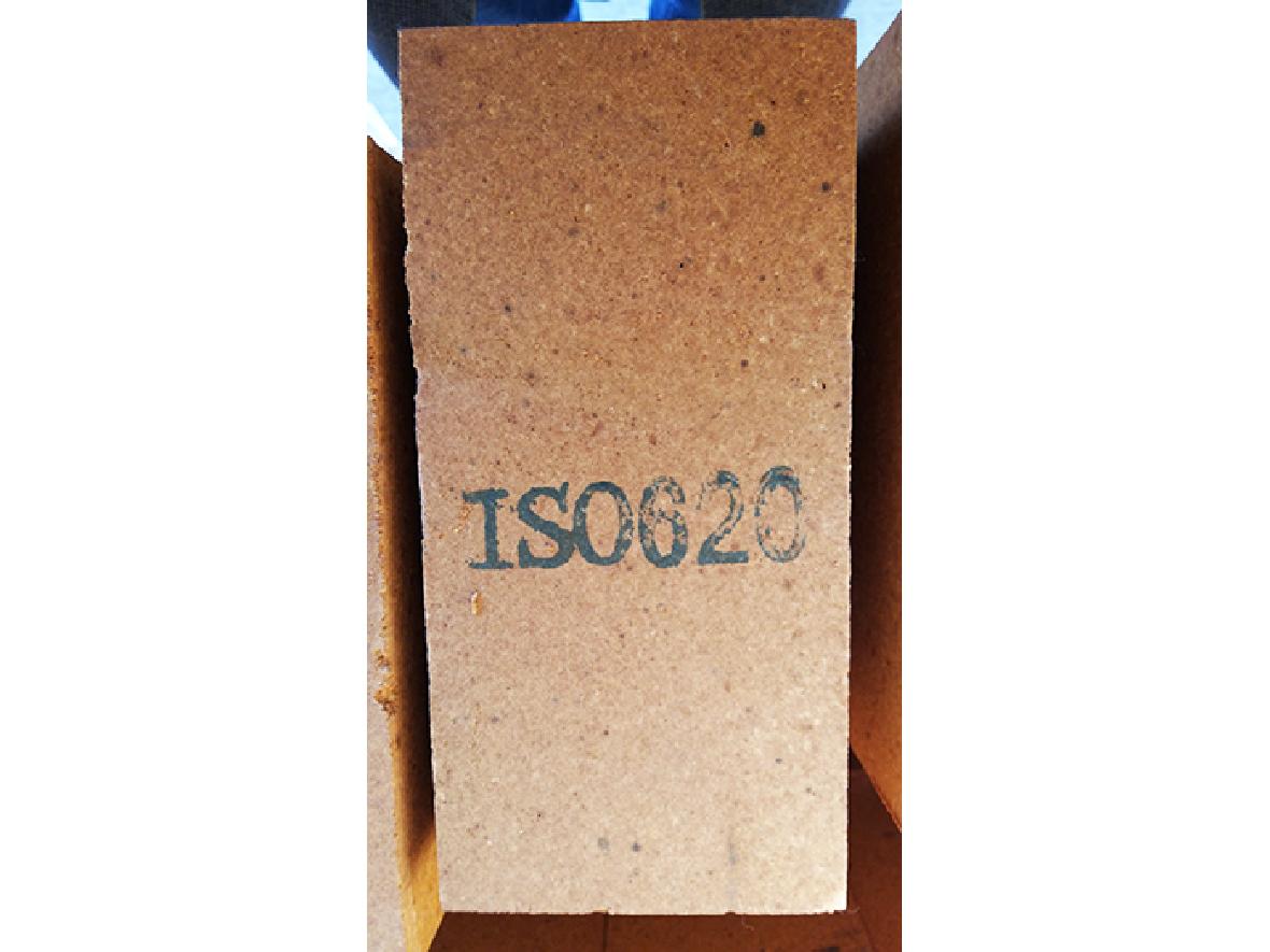 High strength alkali resistant brick