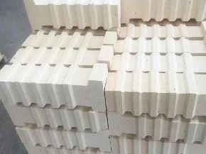 High aluminum anchoring bricks