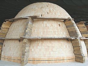 Hot blast stove arch composite brick